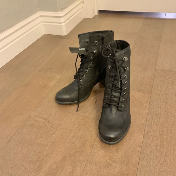 Women’s White Mountain Black Ankle Combat Booties - Picture 12 of 15